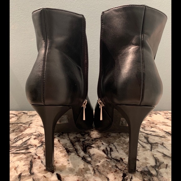 Black ankle boots with heel - Picture 4 of 5